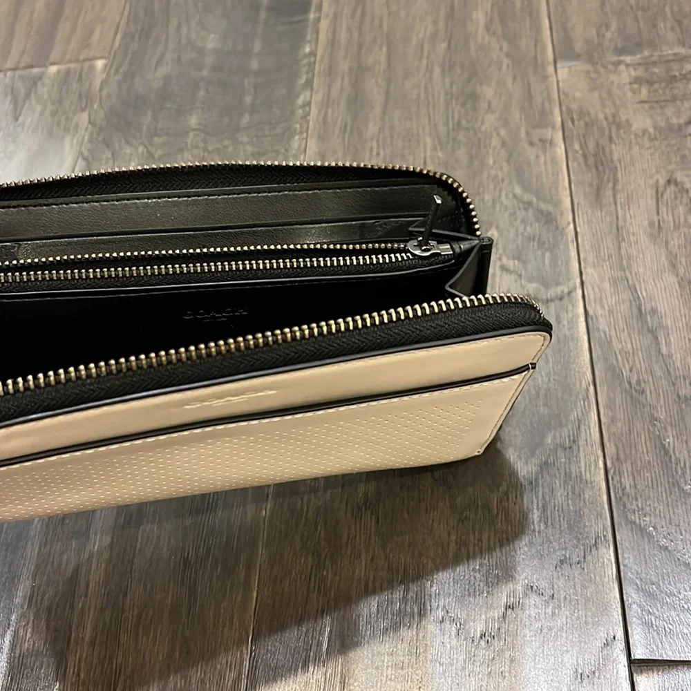 Coach New York Terrain perf Accordion chalk Wallet new F58104 travel organizer